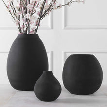 HEARTH VASE MEDIUM