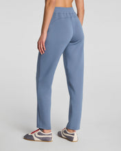 Airessentials Slim Straight Pant