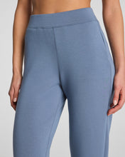 Airessentials Slim Straight Pant