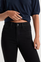 Soft Tech Good Legs Straight Jean