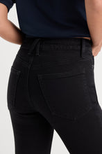 Soft Tech Good Legs Straight Jean