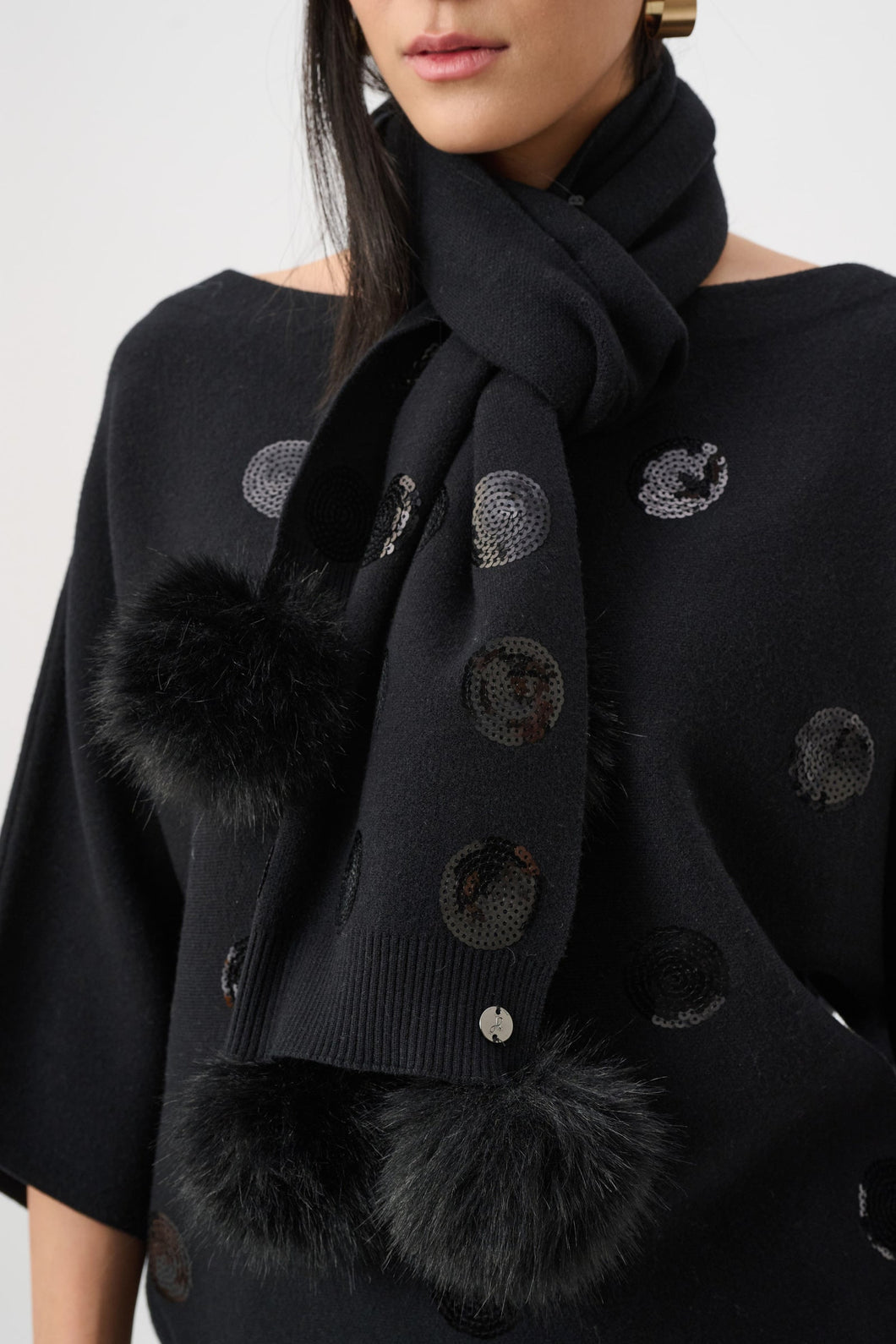Pompom Sequin Knit Scarf