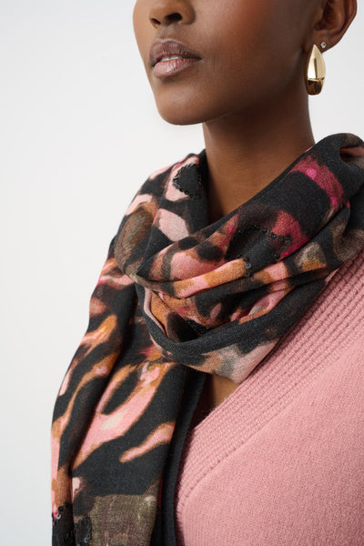 Abstract Pint Fringed Wool Scarf