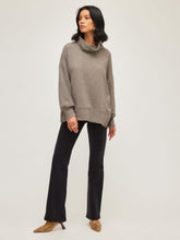 FUNNEL NECK ZIPPER TOP