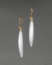 SILVER LUCITE SLIVER WIRE EARRING