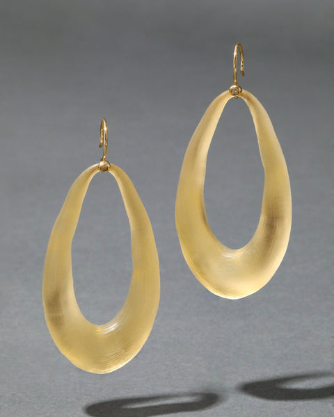 GOLD LUCITE LINK WIRE EARRING