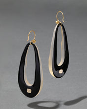 GOLD LUCITE LINK WIRE EARRING