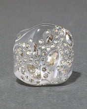 CONFETTI CRYSTAL LUCITE PUFFY RING