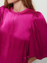 DONNA BELL SELEVE TOP