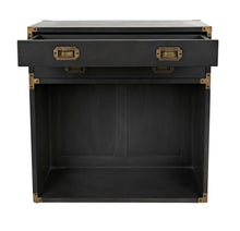 Campaign Chest, Pale