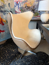 ROWAN SHEEPSKIN CHAIR