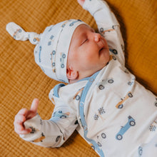 Speedster Newborn Knotted Gown