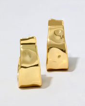 MOLTEN GOLD RIBBON HOOP EARRING