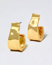 MOLTEN GOLD RIBBON HOOP EARRING