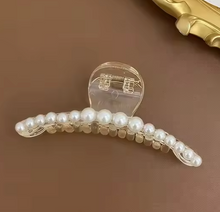 Pearl Medium Hair Clip