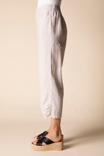 Linen Solid Pleat Button Capri