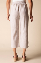 Linen Solid Pleat Button Capri