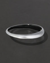 TAPERED SILVER BANGLE BRACELET