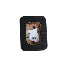 Black Resin Ribbed 4x6 Frame