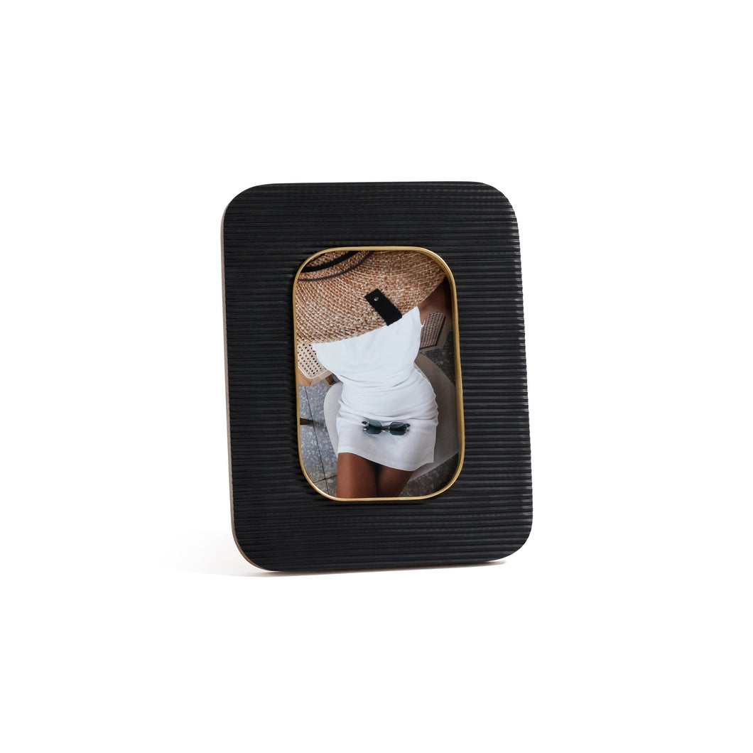 Black Resin Ribbed 4x6 Frame