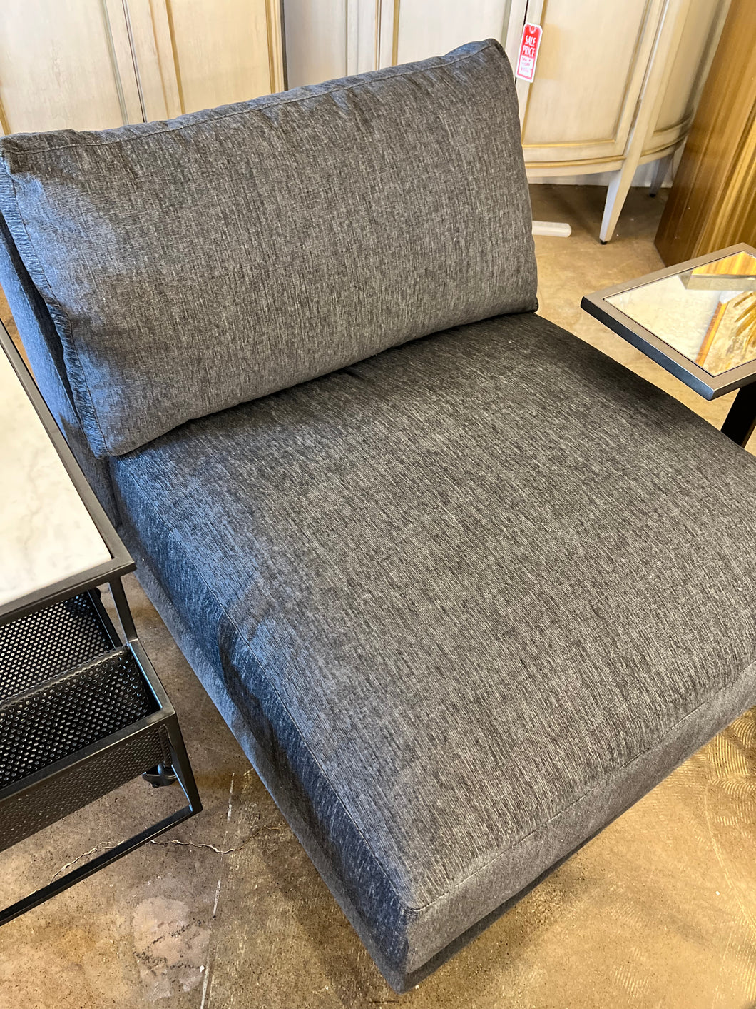 EXTERIOR ARMLESS LOVESEAT