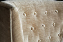 AMBER BUTTON TUFTED ACCENT CHAIR