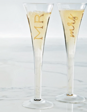 MR AND MRS CHAMPAGNE GLASS SET