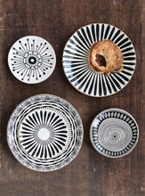 PLATE BLACK PATTERN WITH GOLD