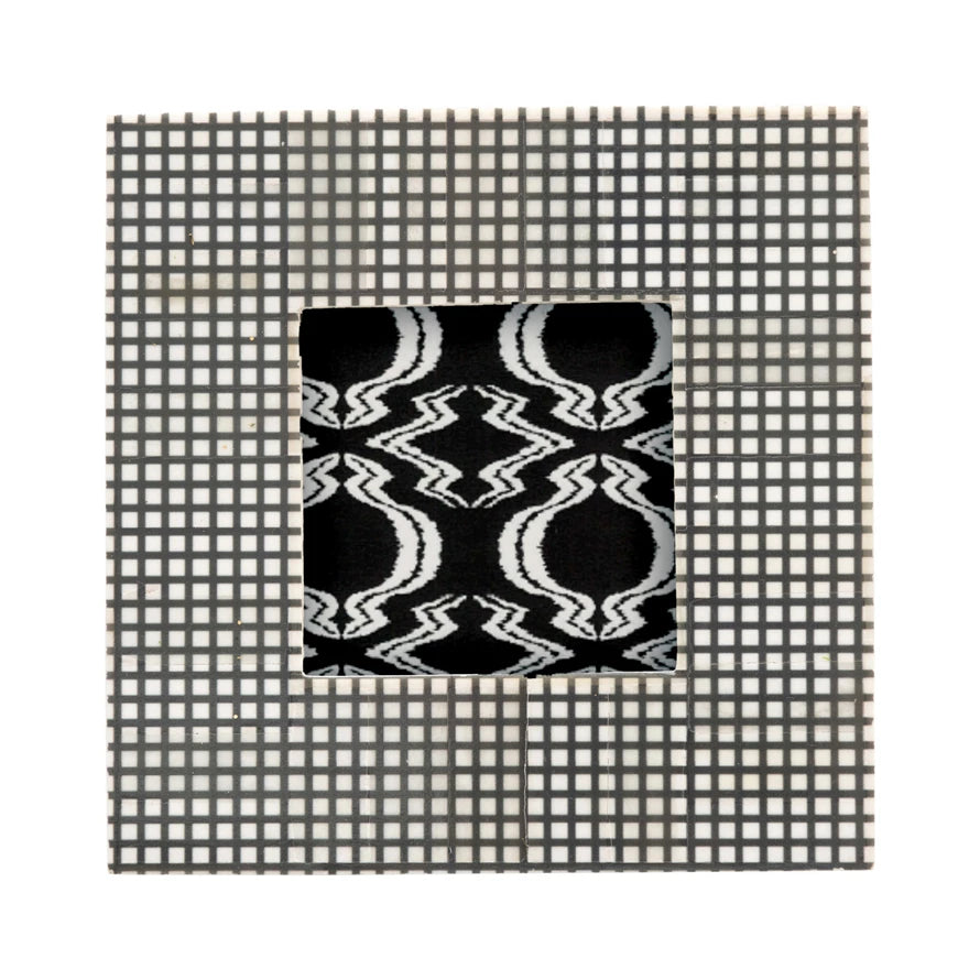 BONE & CHECKED PATTERN 4X4 FRAME