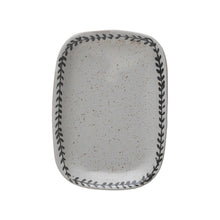 STONEWARE PLATE W/PATTERN EDGE